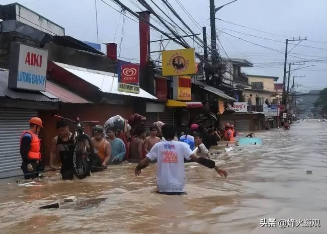 马科斯麻烦大了，12万人冲进首都，总统府被包围，中方增兵黄岩岛