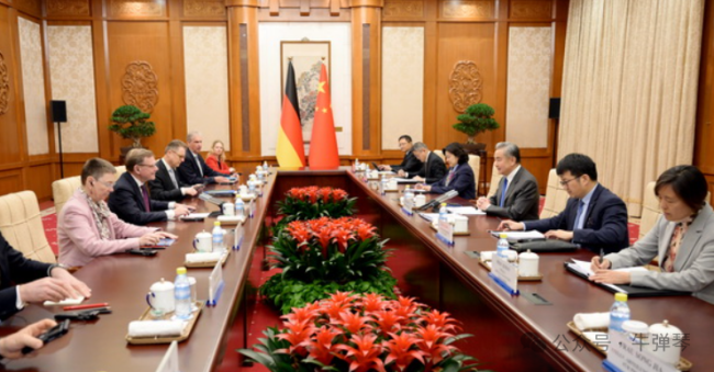 德国外长来了，三个戏剧性细节