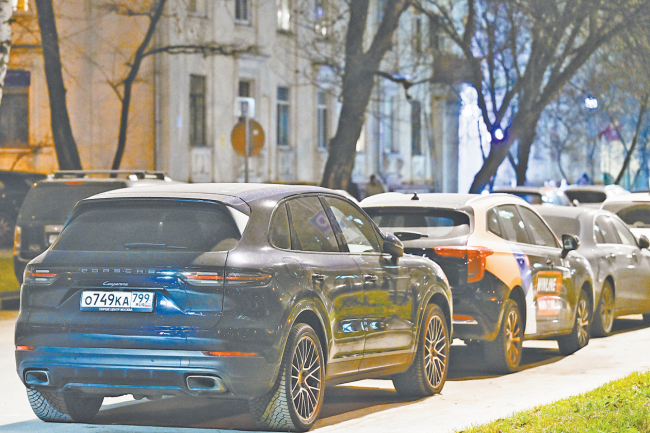 俄欧关系越发紧张,美乌磋商未见突破,俄猜测数百保时捷被锁“幕后黑手”