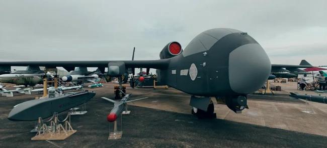 中国“空中航母”首飞成功！