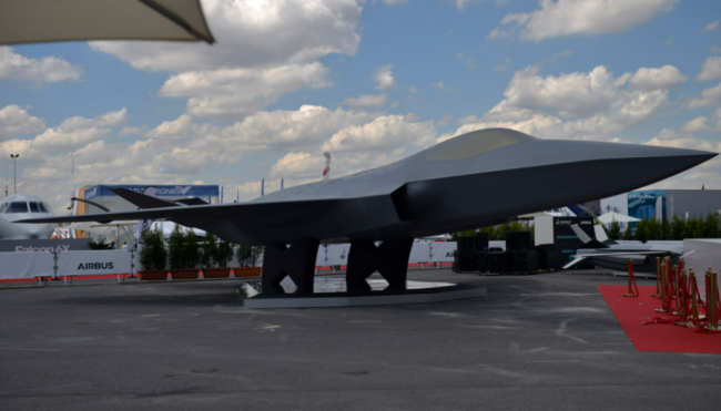 2025军势|空军武器发展:六代机竞争白热化,无人空战时代来临