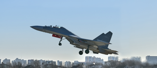 新年第一飞！多架歼-35同时出厂试飞