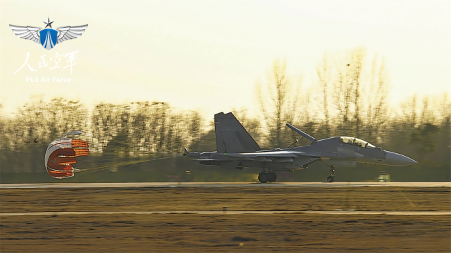 听，霞光里，引擎再次轰鸣