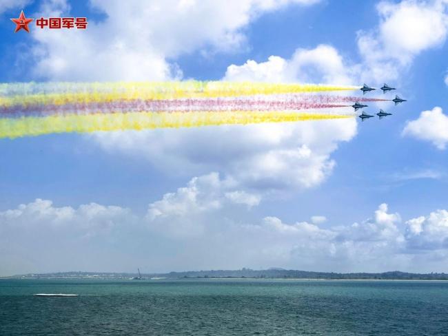 全新阵容!八一飞行表演队完成新加坡航展检验性飞行