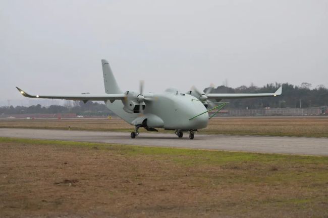 又一“全球首款”首飞，它们正在为解放军提供无限可能