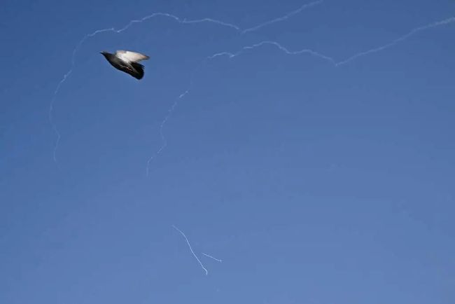 中国出海人：滞留中东，不想躺平 战火下的坚守与抉择