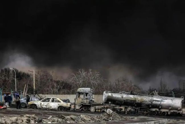 德黑兰的白昼暗如黑夜！太可怕了，仿佛瞬间进入地狱！