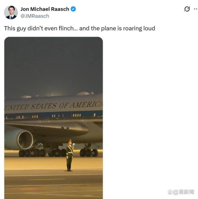 岿然不动！与“空军一号”同框的解放军仪仗兵，在海外火了！