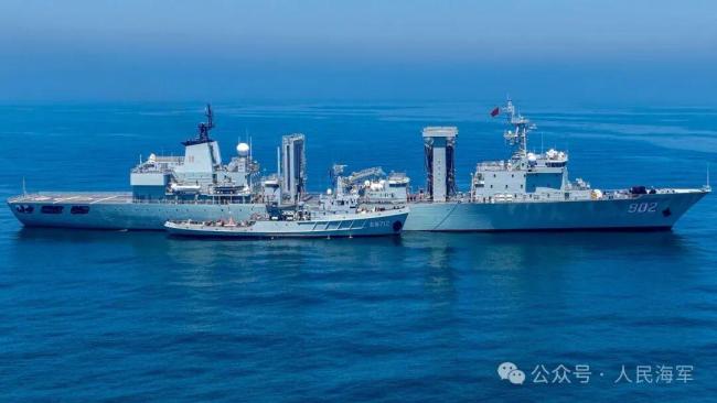 直击现场！东平湖舰为拉萨舰、青岛舰、漯河舰实施补给