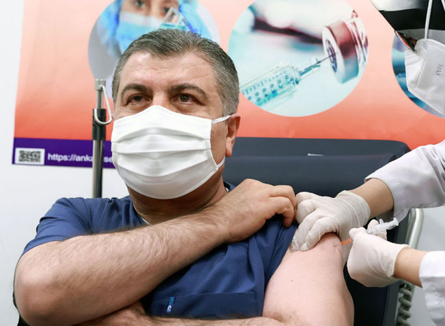 土耳其卫生部长接种中国疫苗