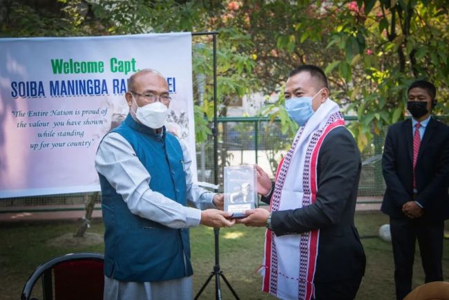 那个先动手的印度军官火了，背后可真讽刺