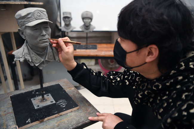 北京雕塑师刘宝亮：希望将戍边英雄雕像赠送给烈士家属