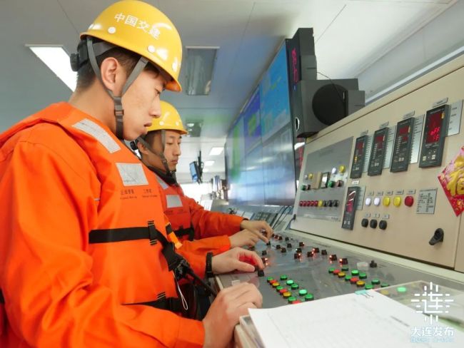 大连湾海底隧道精准对接 创国内沉管安装时间最短记录