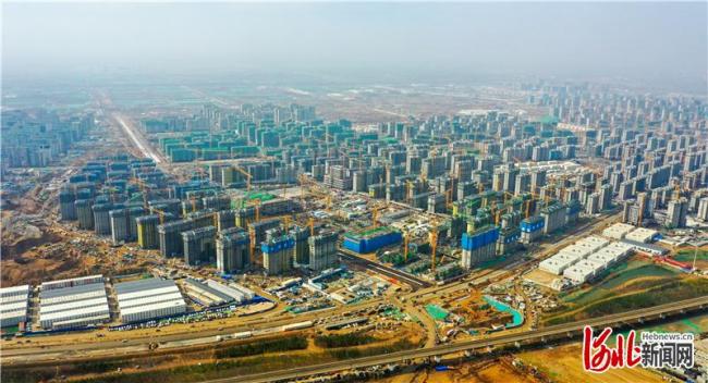 雄安新区容东片区建设施工正酣
