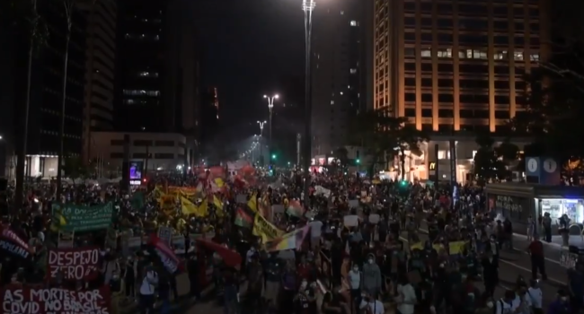 巴西200城爆发大规模示威游行