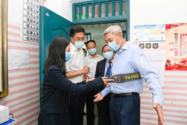 国务院副总理，多位省委书记、省长赴考场检查