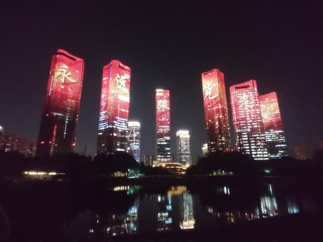 北京8处灯光秀节前点亮