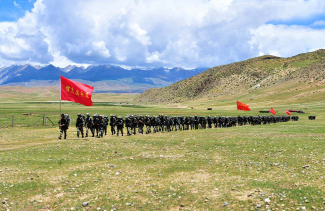 海拔4500多米,官兵野营拉练大片来袭!