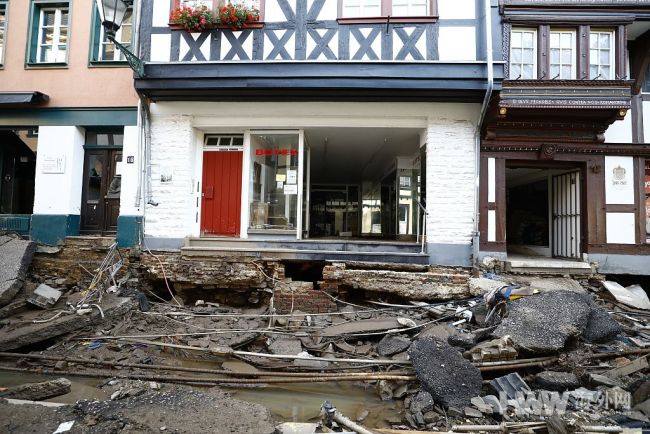 欧洲洪灾已致至少188人遇难 街道一片狼藉