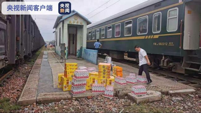 受困的K226/7次列车通信逐步恢复 食品持续补给