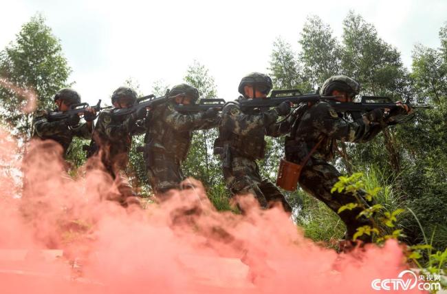 广西钦州:硝烟战场砺练特战尖兵