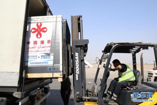 中国援助伊拉克的第三批新冠疫苗运抵巴格达