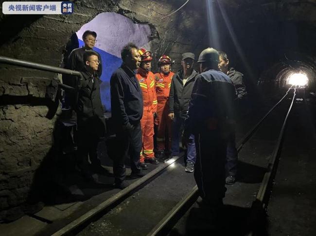青海柴达尔煤矿发生泥浆崩塌事故 消防紧急救援