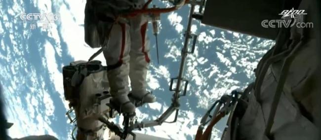 神舟十二号航天员完成第二次出舱 | 酷炫！太空大片，就这么拍！