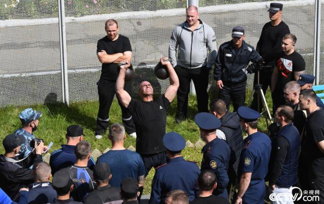 俄罗斯一所监狱举办年度“囚犯体育节”