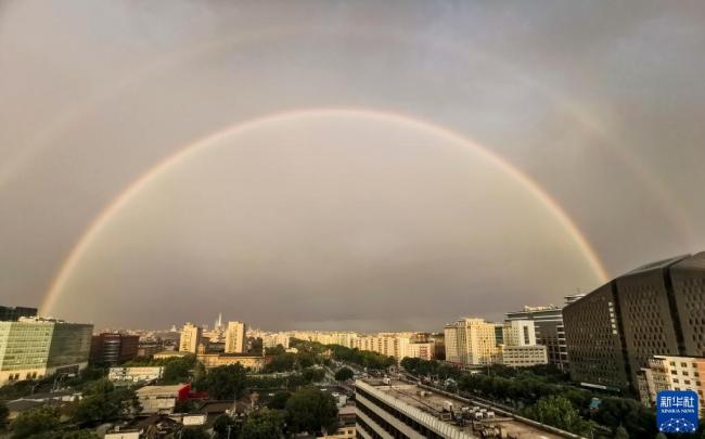 雨后北京現彩虹