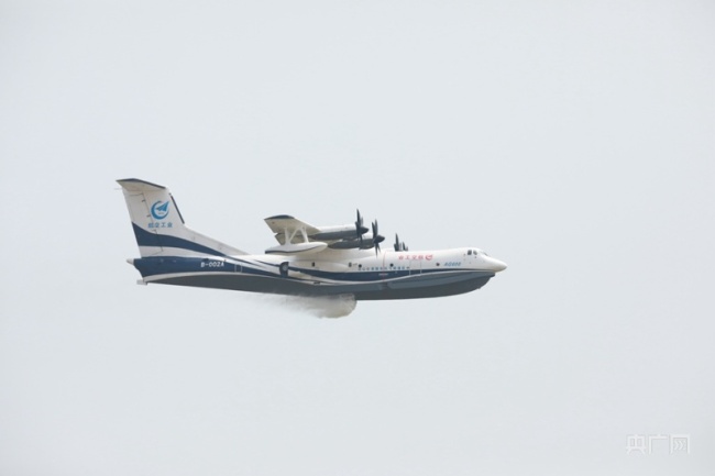 歼-20、AG600……中国航展首日上演“空中芭蕾”