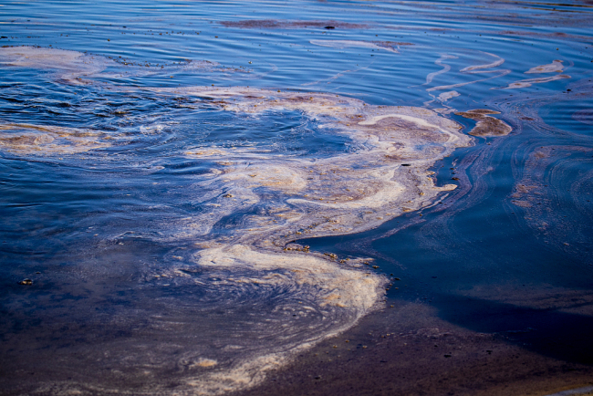 美国加州南部海岸发生严重原油泄漏事故