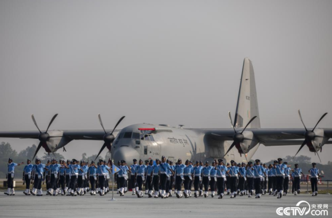 当地时间2021年10月8日，印度首都新德里，当地举行空军阅兵仪式。 人民视觉