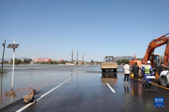 河北省平山县通勤班车涉水倾覆事故已致13人死亡