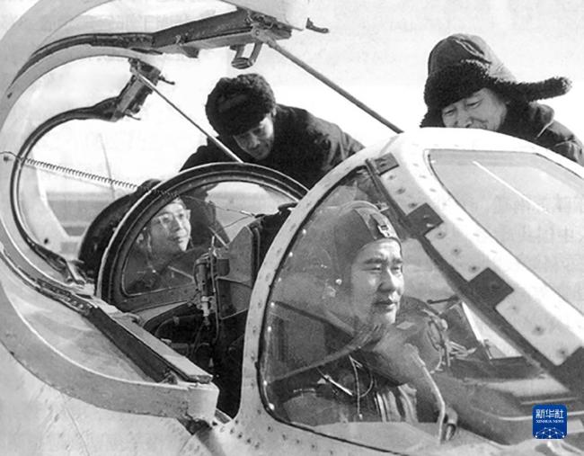 顾诵芬：蓝天寄深情 为国铸战鹰