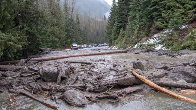 加拿大西部洪水泥石流致1死 最大港口铁路全线阻断