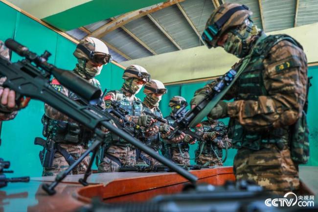 直击天津武警特战队员战术训练现场