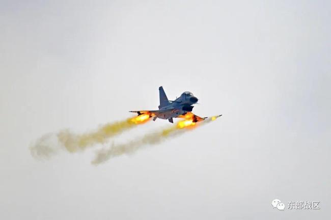 燃!东部战区飞行员进行实弹射击训练