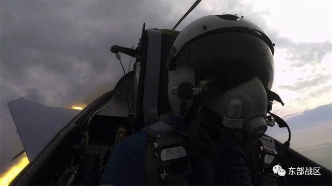 燃!东部战区飞行员进行实弹射击训练