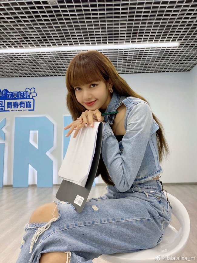 6月2日,据韩媒报道,blackpink成员lisa被组合前经纪人a某诈骗了10亿