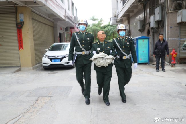 福建军区：男子着军装假冒军人出入KTV被查处