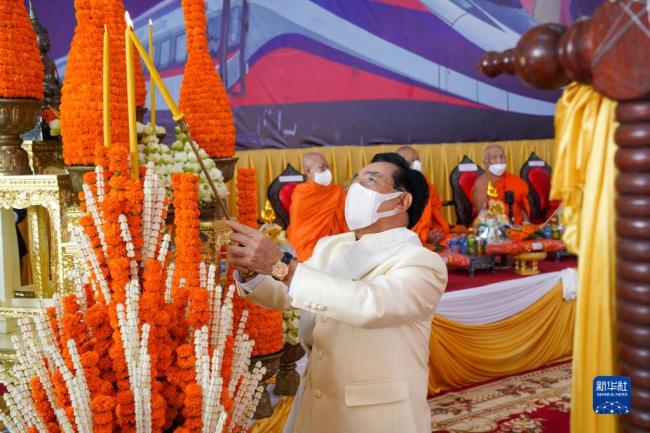 老挝举行仪式为中老铁路祈福