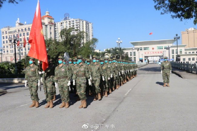 中越联合演习 中方参演官兵抵达越南