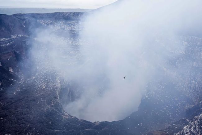 2021年9月18日，图为尼加拉瓜马萨亚火山国家公园内拍摄到的火山口。（新华社发，戴维·德拉帕斯摄）