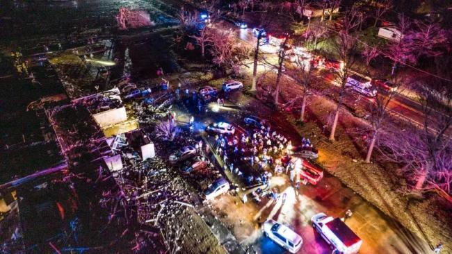 一夜之间满目疮痍！美国龙卷风已造成超百人死亡