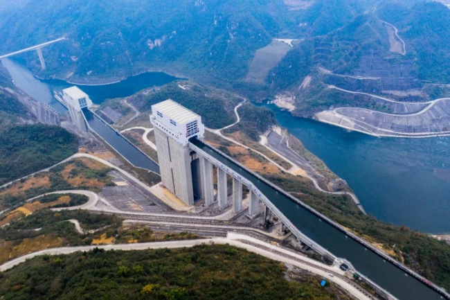 船在天上行！贵州水电站轮船悬空穿行