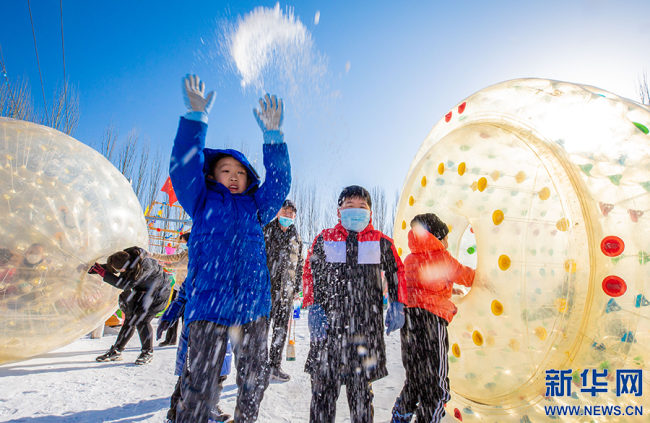 呼和浩特：冰雪运动欢乐多