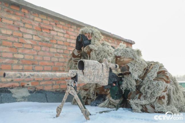 武警新疆总队：实战化反恐战斗演练