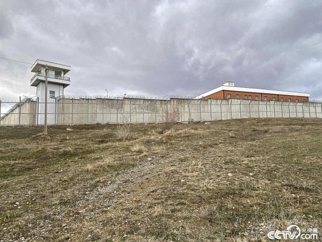 监狱人满为患丹麦租科索沃牢房