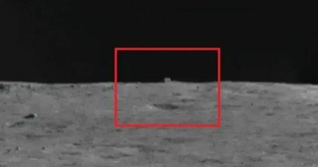 “玉兔二号”晒朋友圈啦!这个方形物体是什么?